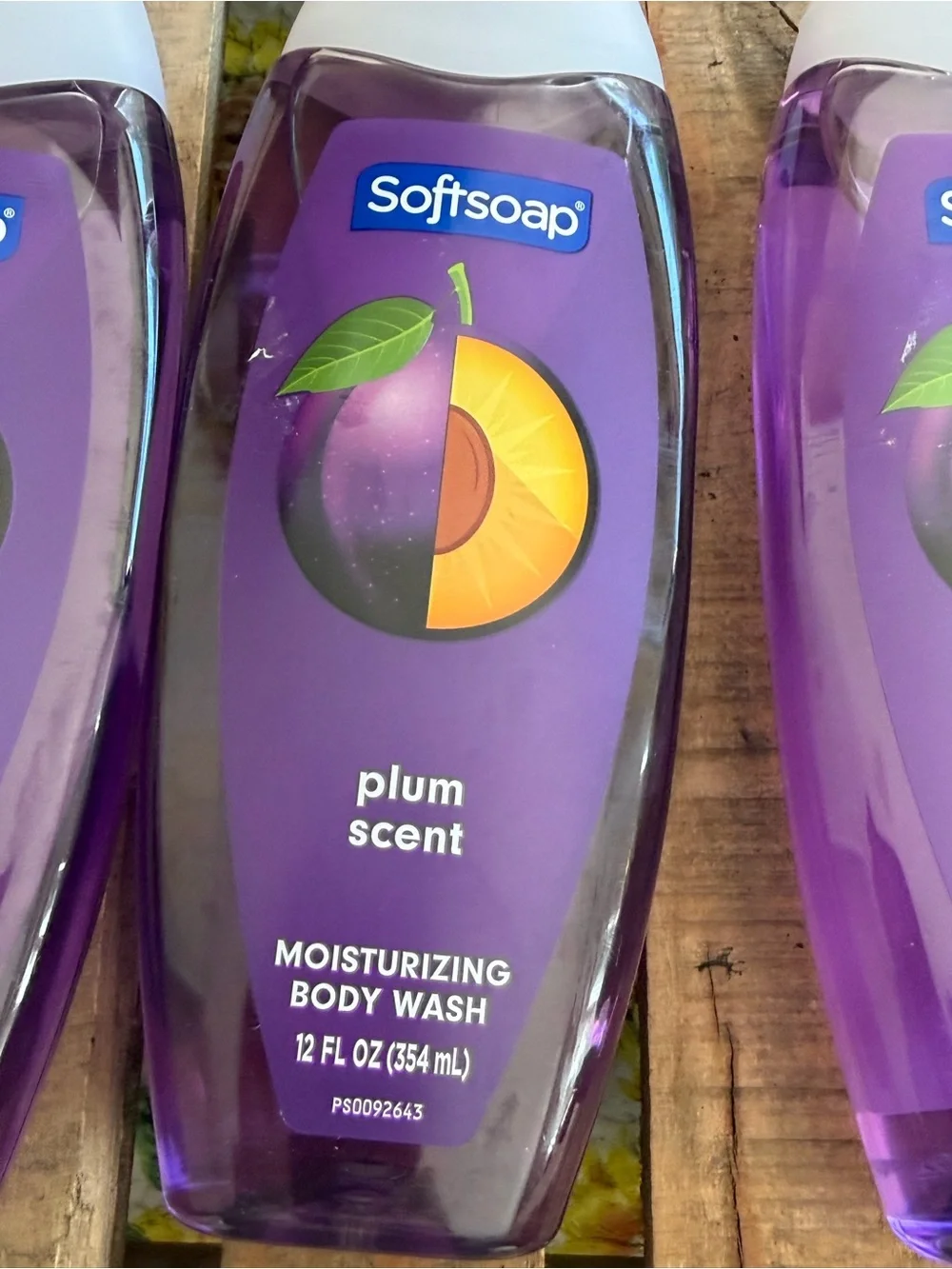 4- Softsoap Plum Scent Moisturizing Body Wash -